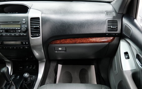 Toyota Land Cruiser Prado 120 рестайлинг, 2004 год, 1 999 000 рублей, 21 фотография