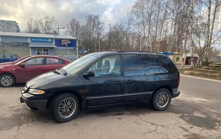 Chrysler Voyager III, 1998 год, 270 000 рублей, 2 фотография