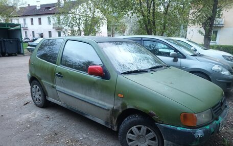 Volkswagen Polo III рестайлинг, 1998 год, 100 000 рублей, 2 фотография