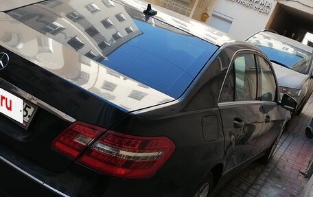 Mercedes-Benz E-Класс, 2010 год, 700 000 рублей, 3 фотография