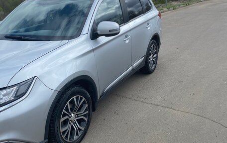 Mitsubishi Outlander III рестайлинг 3, 2017 год, 2 030 000 рублей, 2 фотография