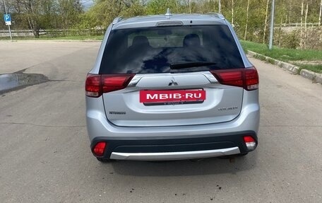 Mitsubishi Outlander III рестайлинг 3, 2017 год, 2 030 000 рублей, 3 фотография