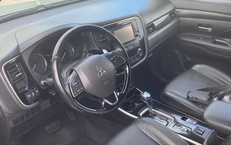 Mitsubishi Outlander III рестайлинг 3, 2017 год, 2 030 000 рублей, 11 фотография