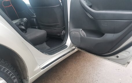 Toyota Avensis III рестайлинг, 2004 год, 800 000 рублей, 8 фотография