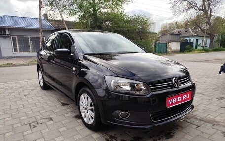 Volkswagen Polo VI (EU Market), 2013 год, 900 000 рублей, 1 фотография