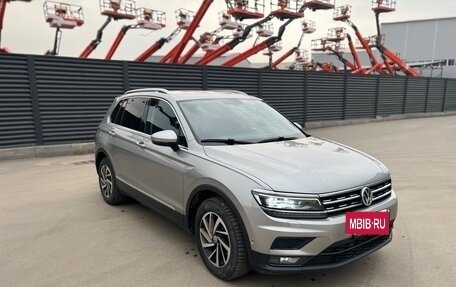Volkswagen Tiguan II, 2018 год, 2 590 000 рублей, 3 фотография