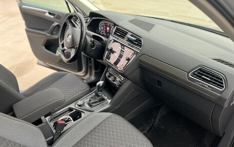 Volkswagen Tiguan II, 2018 год, 2 590 000 рублей, 13 фотография