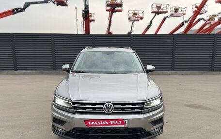 Volkswagen Tiguan II, 2018 год, 2 590 000 рублей, 2 фотография