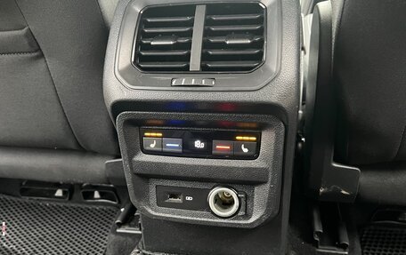 Volkswagen Tiguan II, 2018 год, 2 590 000 рублей, 18 фотография