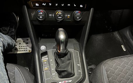 Volkswagen Tiguan II, 2018 год, 2 590 000 рублей, 25 фотография