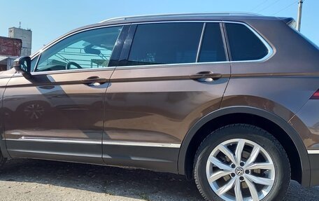 Volkswagen Tiguan II, 2017 год, 2 590 000 рублей, 2 фотография
