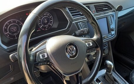 Volkswagen Tiguan II, 2017 год, 2 590 000 рублей, 3 фотография