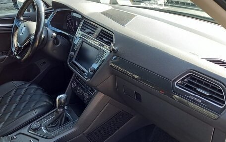 Volkswagen Tiguan II, 2017 год, 2 590 000 рублей, 6 фотография