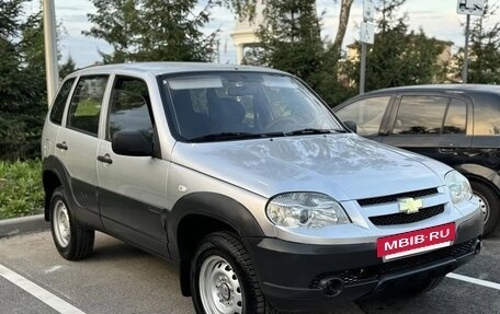 Chevrolet Niva I рестайлинг, 2010 год, 500 000 рублей, 2 фотография