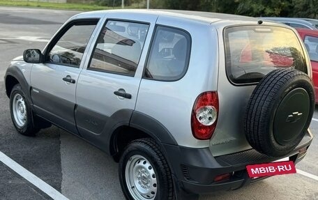 Chevrolet Niva I рестайлинг, 2010 год, 500 000 рублей, 3 фотография