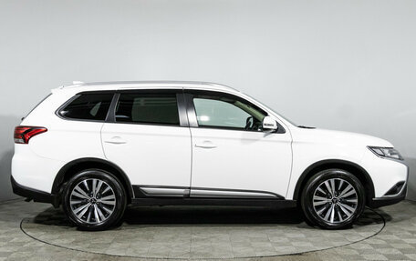 Mitsubishi Outlander III рестайлинг 3, 2021 год, 2 379 000 рублей, 4 фотография