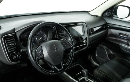 Mitsubishi Outlander III рестайлинг 3, 2021 год, 2 379 000 рублей, 11 фотография