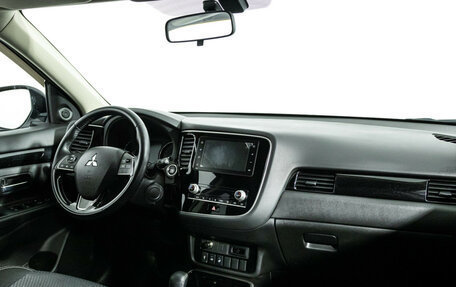 Mitsubishi Outlander III рестайлинг 3, 2021 год, 2 379 000 рублей, 9 фотография