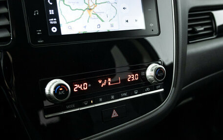 Mitsubishi Outlander III рестайлинг 3, 2021 год, 2 379 000 рублей, 18 фотография