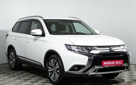 Mitsubishi Outlander III рестайлинг 3, 2021 год, 2 379 000 рублей, 3 фотография