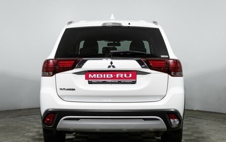 Mitsubishi Outlander III рестайлинг 3, 2021 год, 2 379 000 рублей, 6 фотография