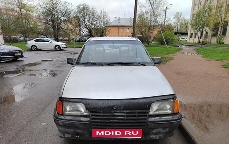 Opel Kadett E рестайлинг, 1986 год, 85 000 рублей, 12 фотография