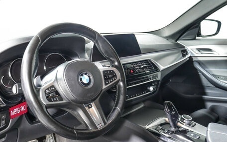 BMW 5 серия, 2019 год, 2 700 000 рублей, 14 фотография