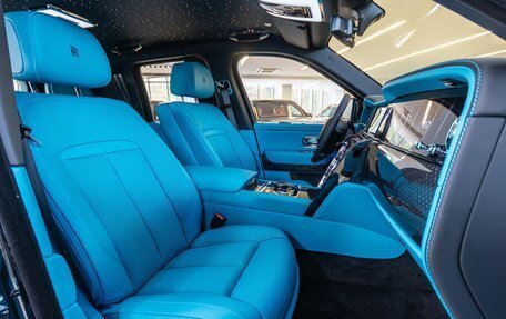 Rolls-Royce Cullinan, 2025 год, 86 000 000 рублей, 28 фотография