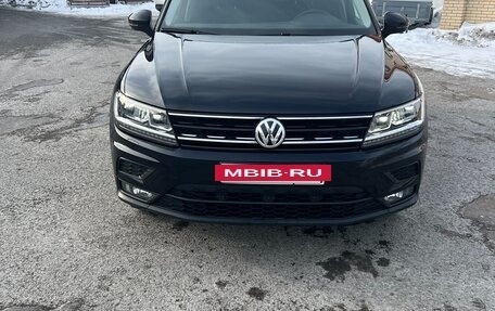 Volkswagen Tiguan II, 2020 год, 2 840 000 рублей, 2 фотография