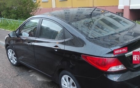 Hyundai Solaris II рестайлинг, 2011 год, 750 000 рублей, 3 фотография