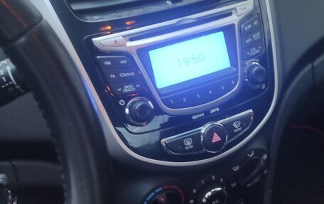Hyundai Solaris II рестайлинг, 2011 год, 750 000 рублей, 8 фотография