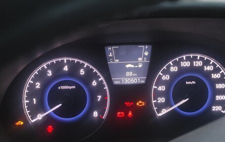 Hyundai Solaris II рестайлинг, 2011 год, 750 000 рублей, 7 фотография