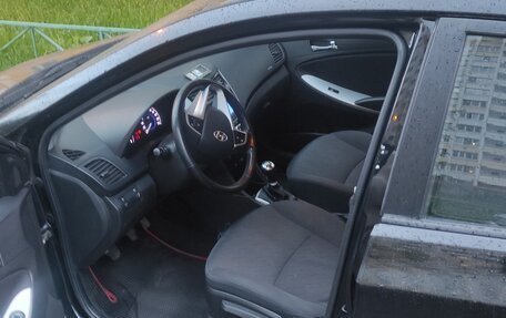 Hyundai Solaris II рестайлинг, 2011 год, 750 000 рублей, 11 фотография
