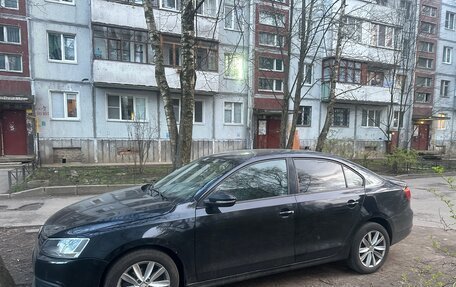Volkswagen Jetta VI, 2013 год, 475 000 рублей, 2 фотография