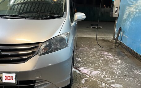 Honda Freed I, 2010 год, 1 135 000 рублей, 2 фотография