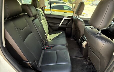 Toyota Land Cruiser Prado 150 рестайлинг 2, 2018 год, 5 100 000 рублей, 13 фотография