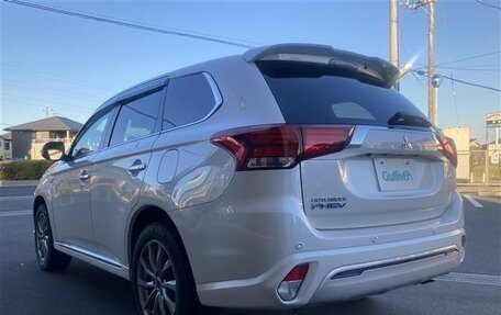Mitsubishi Outlander III рестайлинг 3, 2021 год, 2 150 000 рублей, 5 фотография