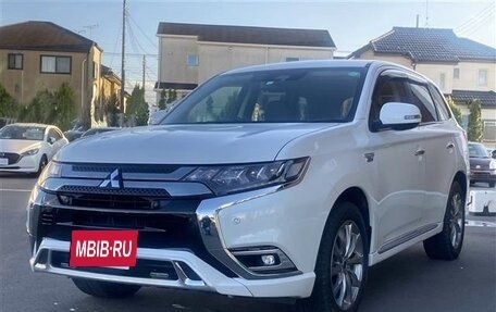 Mitsubishi Outlander III рестайлинг 3, 2021 год, 2 150 000 рублей, 3 фотография