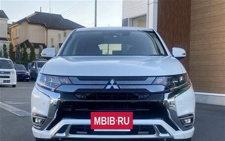 Mitsubishi Outlander III рестайлинг 3, 2021 год, 2 150 000 рублей, 2 фотография