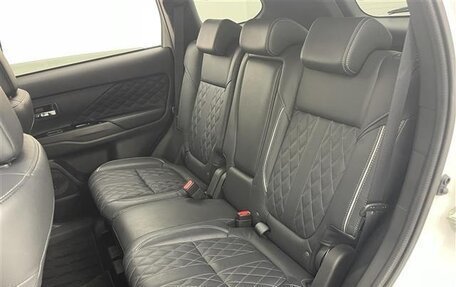 Mitsubishi Outlander III рестайлинг 3, 2021 год, 2 150 000 рублей, 18 фотография