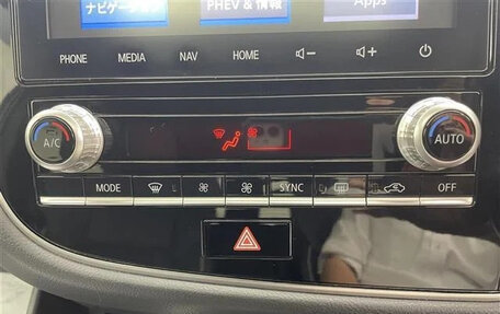Mitsubishi Outlander III рестайлинг 3, 2021 год, 2 150 000 рублей, 14 фотография