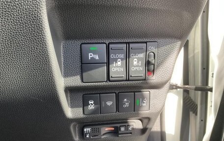 Honda Freed II, 2021 год, 1 330 000 рублей, 10 фотография