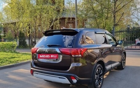 Mitsubishi Outlander III рестайлинг 3, 2022 год, 3 800 000 рублей, 4 фотография