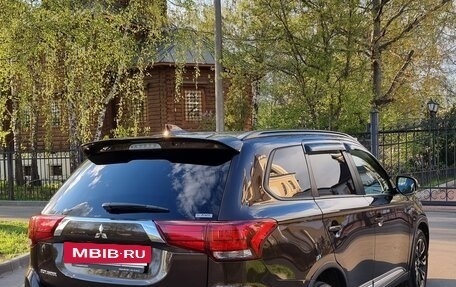 Mitsubishi Outlander III рестайлинг 3, 2022 год, 3 800 000 рублей, 5 фотография