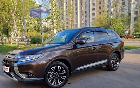 Mitsubishi Outlander III рестайлинг 3, 2022 год, 3 800 000 рублей, 15 фотография