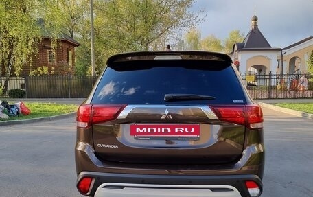 Mitsubishi Outlander III рестайлинг 3, 2022 год, 3 800 000 рублей, 11 фотография