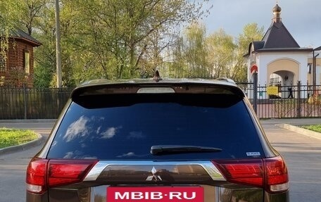 Mitsubishi Outlander III рестайлинг 3, 2022 год, 3 800 000 рублей, 12 фотография