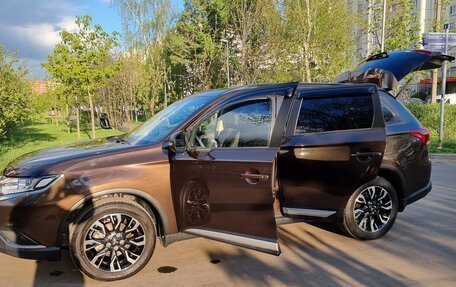 Mitsubishi Outlander III рестайлинг 3, 2022 год, 3 800 000 рублей, 29 фотография