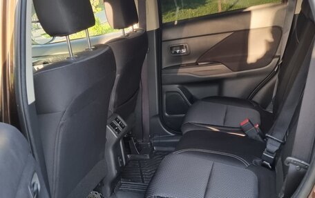 Mitsubishi Outlander III рестайлинг 3, 2022 год, 3 800 000 рублей, 24 фотография