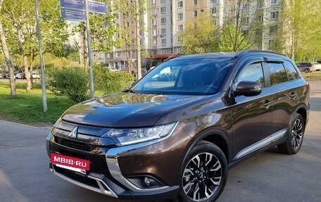 Mitsubishi Outlander III рестайлинг 3, 2022 год, 3 800 000 рублей, 30 фотография
